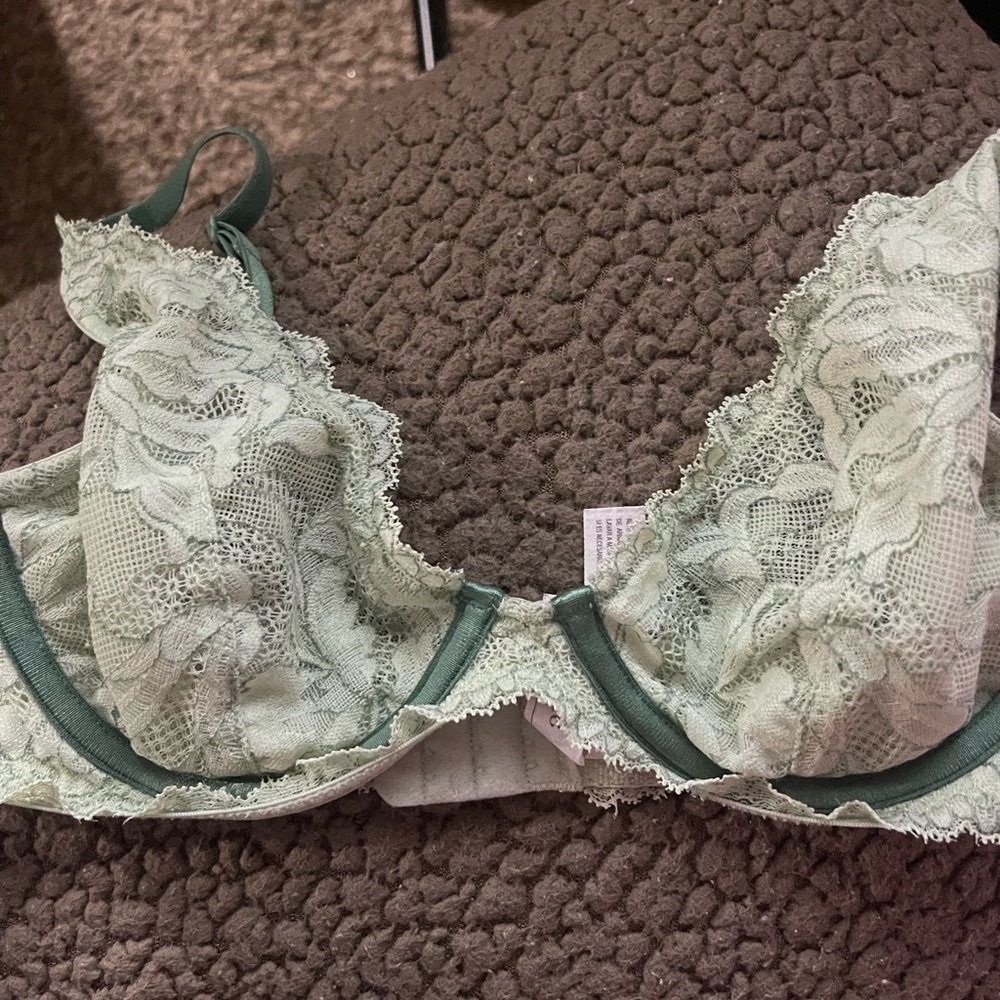 Auden Green Lace Bra with Underwire and Adjustable Straps